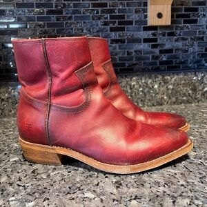 Red FRYE Side Zip Ankle boots Womens 8B Style 3470806 Boho Rare distressed